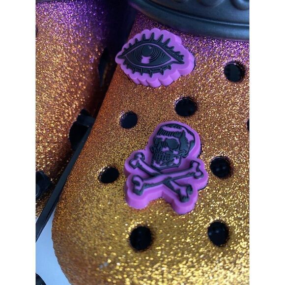 Crocs Disney Hocus Pocus Slip On Classic Clogs Sandals Jibbitz Sz Women’s 6 NEW - Picture 3 of 12